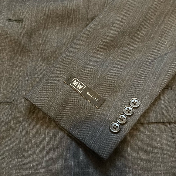MEN’S WEARHOUSE Classic Fit Suit - Jacket 42 XL. Slacks - 36. Charcoal Gray - Picture 4 of 8
